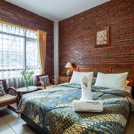 Sekararum Butik Syariah Guesthouse Bandung Exterior foto